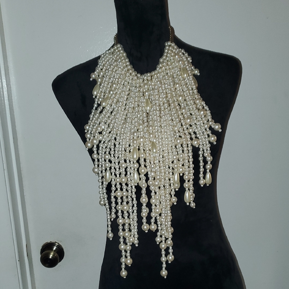 Elegant Pearl Statement Necklace